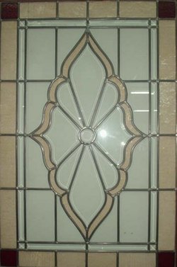Paño de vitreaux en vidrios biselados transparentes con doble enmarcado en tonos salmónicos